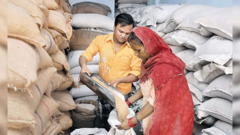 केंद्र सरकार ने अयोग्य राशन कार्ड धारकों की सूची तैयार की: 1.17 करोड़ लोगों के नाम हटाने के निर्देश